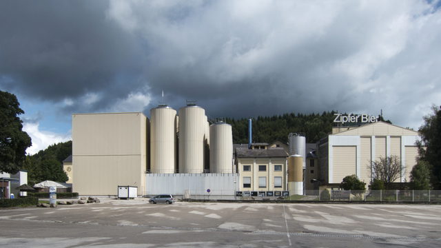Außenansicht der Brauerei in Zipf