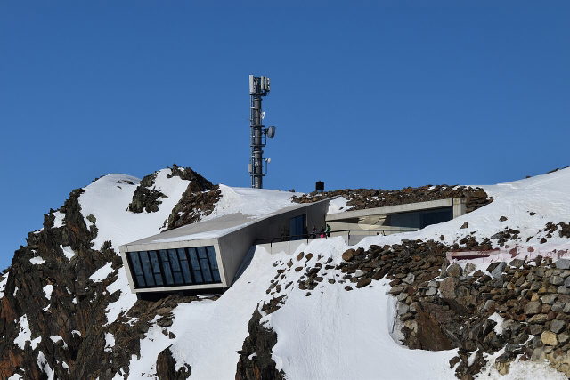 Gebäude von 007 ELEMENTS am verschneiten Gaislachkogl