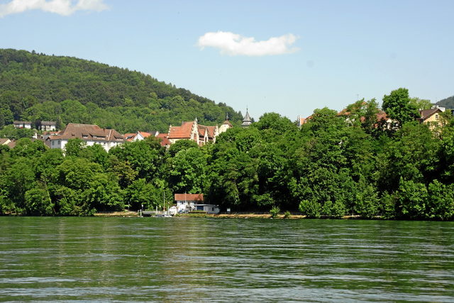 Rhein und Schiffsanlegestelle in Waldshut