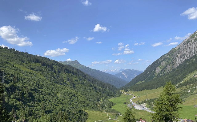 Kontextbild: Sommerlicher Talblick bei Stuben am Arlberg