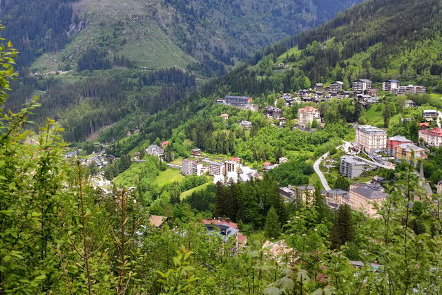 Blick auf Bad Gastein als Ausgangsort der Promenadenwanderung