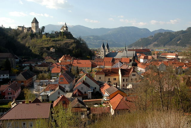 Friesacher Altstadt mit Burganlage und Kirchtürmen