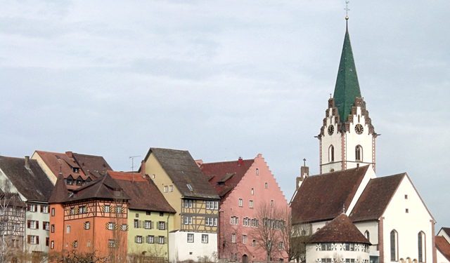Engener Altstadt mit Fachwerkhäusern und Kirchturm