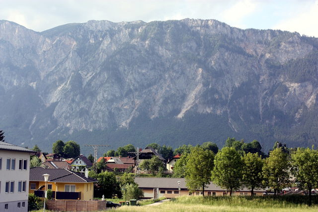 Blick von Arnoldstein zum Dobratsch und zur Landschaft der Schütt