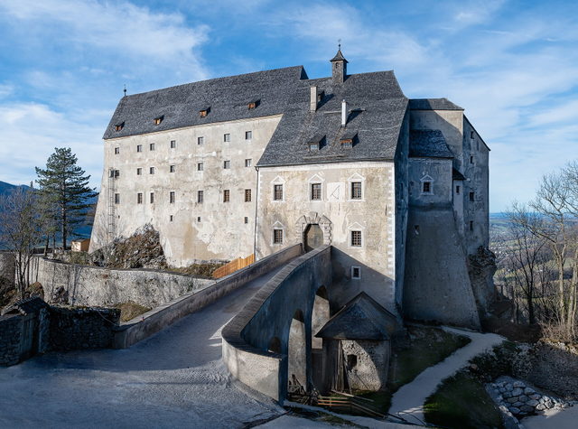 Burg Altpernstein als Höhenziel der Hambaumrunde