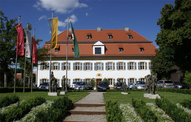 Neues Schloss und Rathaus in Rechberghausen