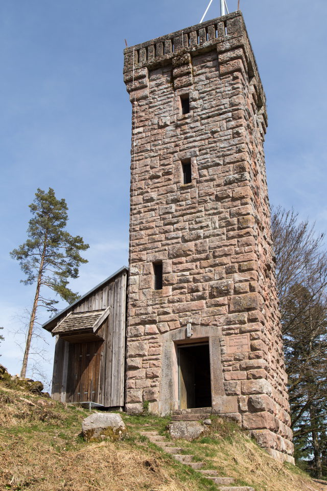 Der Rinkenturm oberhalb von Baiersbronn.