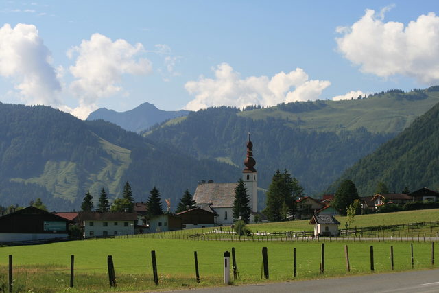 St. Ulrich am Pillersee mit Pfarrkirche vor den Bergen