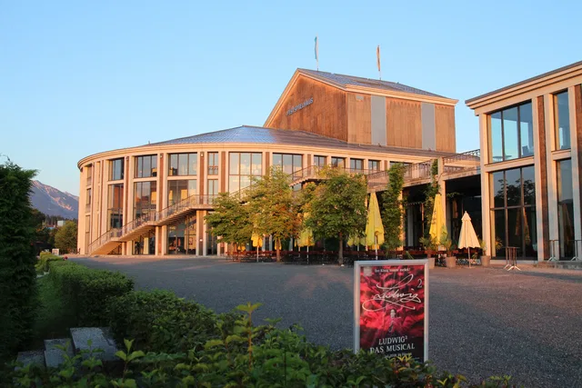 Festspielhaus Neuschwanstein mit Glasfassade