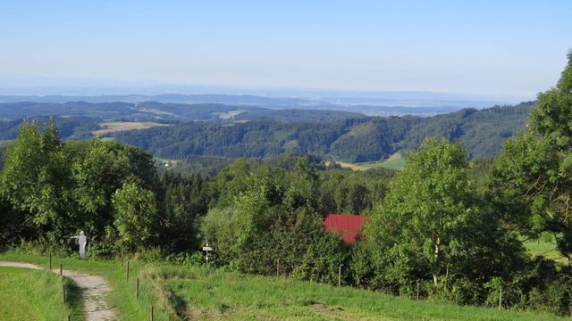 Blick vom Höchsten über das Deggenhausertal bis zum Bodensee.