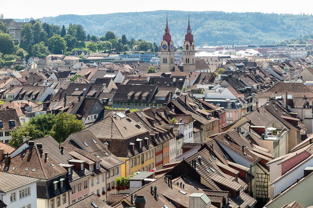 Blick über Winterthurs Altstadt mit den beiden Stadtkirchtürmen