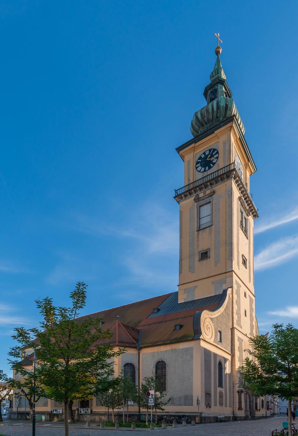 Stadtpfarrkirche Linz – gotische Spuren und Barock am Pfarrplatz