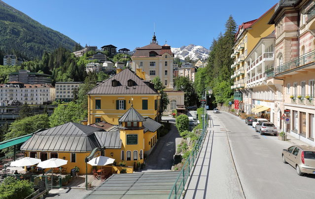Historische Gebäude im Zentrum von Bad Gastein