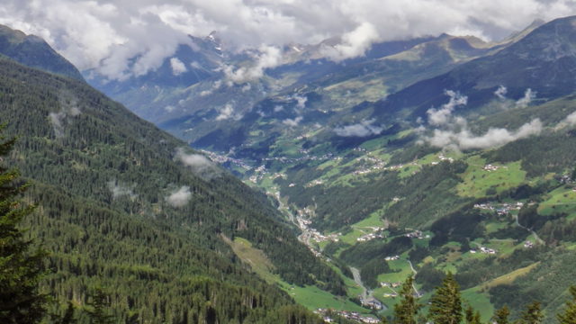 Blick von der Medrigalm taleinwärts auf das Paznaun