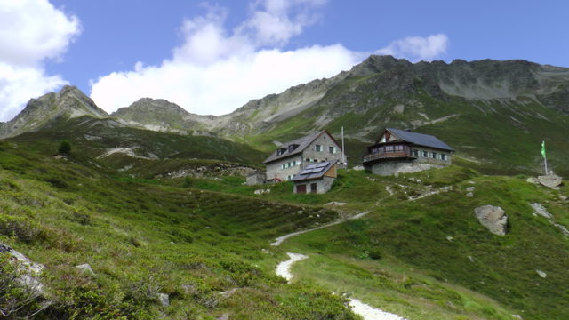 Friedrichshafener Hütte über dem Paznauntal