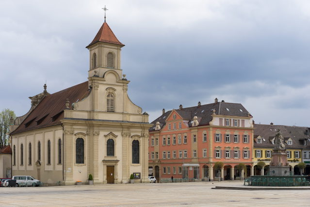 Blick über den Ludwigsburger Marktplatz zur Dreieinigkeitskirche