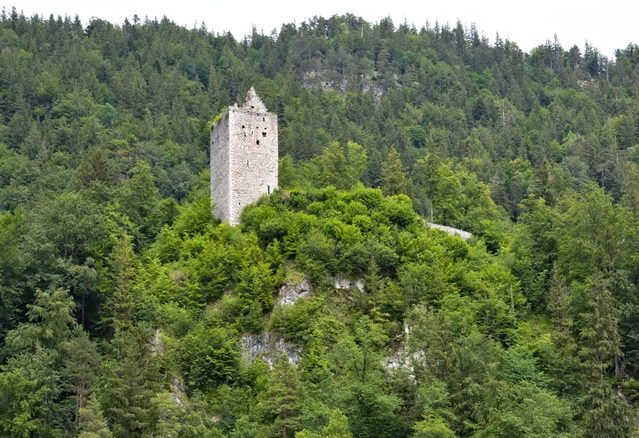 Burgturm der Ruine Vilsegg bei Vils.