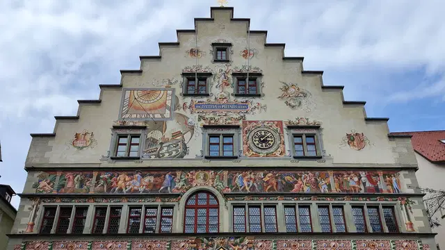 Bemalte Fassade des Alten Rathauses in Lindau am Bodensee. Ortsmotiv.