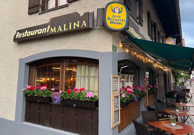 Außenansicht des Balkan Restaurant Malina mit Terrasse in Oberstdorf