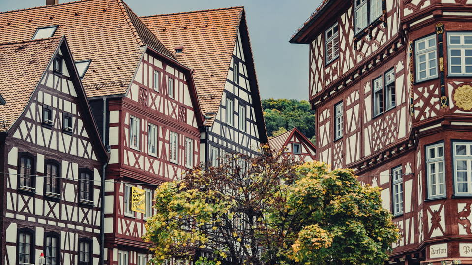 Fachwerkhäuser am Mosbacher Marktplatz.