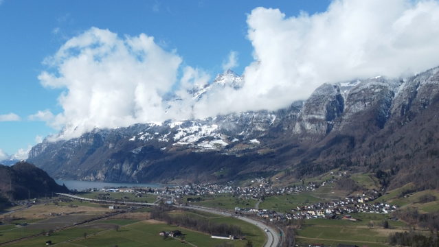 Panorama von Walenstadt am Fuß der Churfirsten nahe dem Walensee