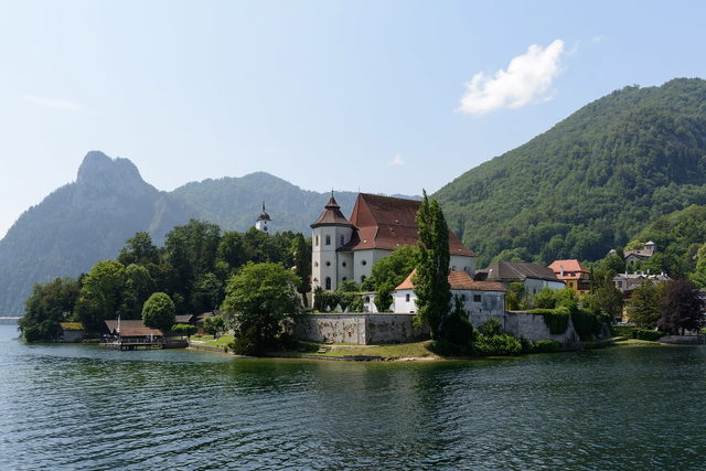 Traunkirchen mit Pfarrkirche am Traunsee