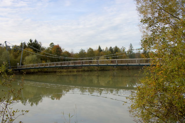 Ursteinsteg über die Salzach als Motiv der Radtour bei Puch