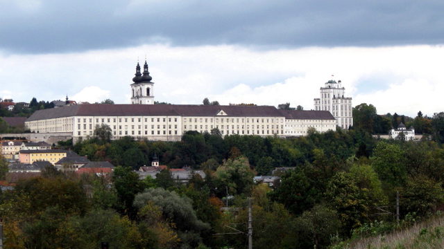 Stift Kremsmünster mit der Sternwarte