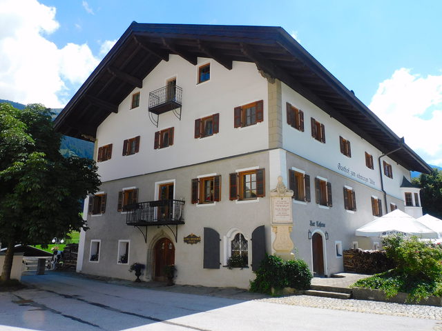 Gasthof Schwarzer Adler im Ortszentrum von Jochberg