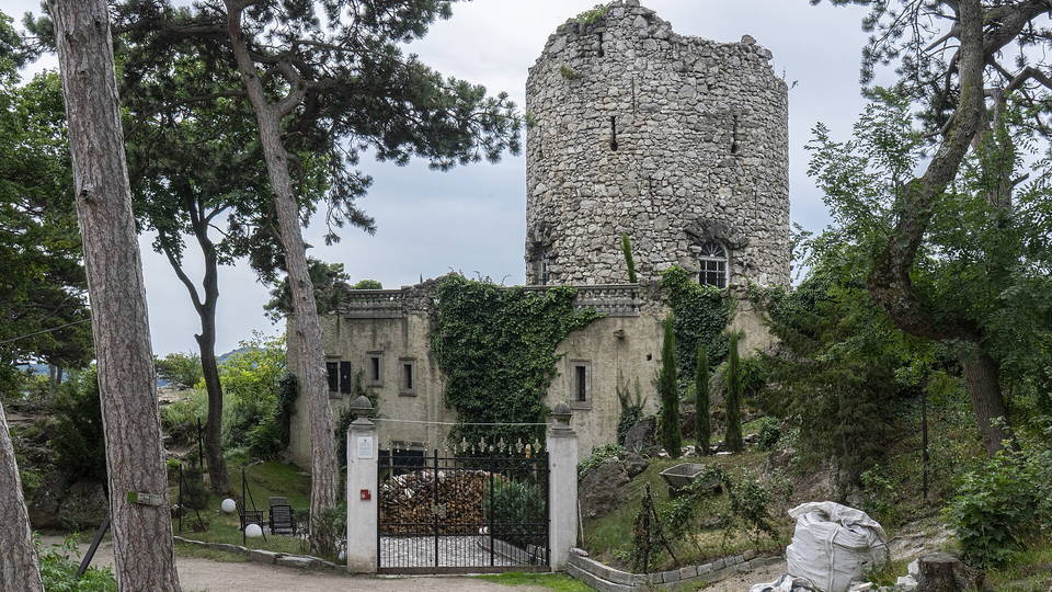 Schwarzer Turm auf dem Kalenderberg bei Mödling
