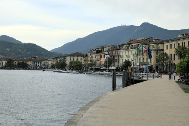 Lungolago Giuseppe Zanardelli in Salo mit Uferpromenade und historischen Palazzi