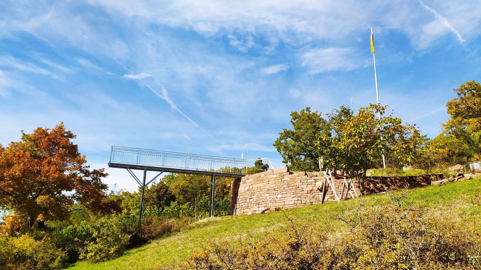 Mainweitblick Lindelbach – Aussichtssteg über den Weinbergen bei Wertheim