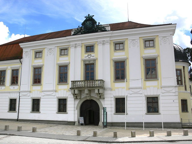Stadtseitige Fassade von Schloss Aulendorf, Aufnahme von März 2006.