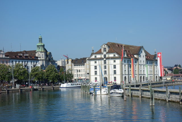 Kornhaus und Boote am Hafen von Rorschach am Bodensee
