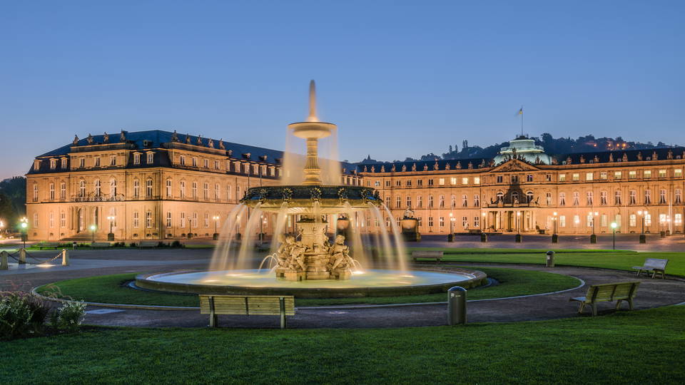 Neues Schloss und Schlossplatzbrunnen in Stuttgart