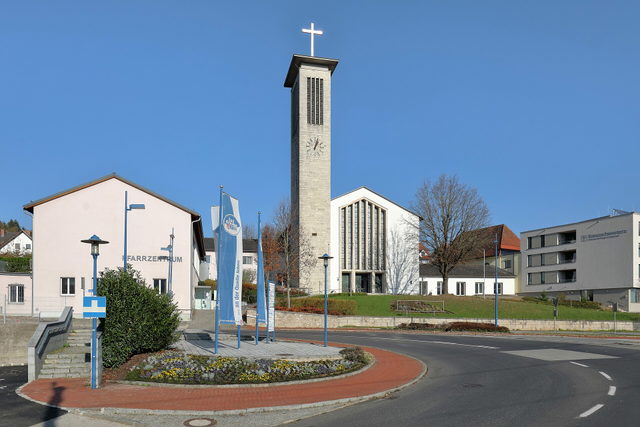 Außenansicht der Pfarrkirche Bad Schallerbach