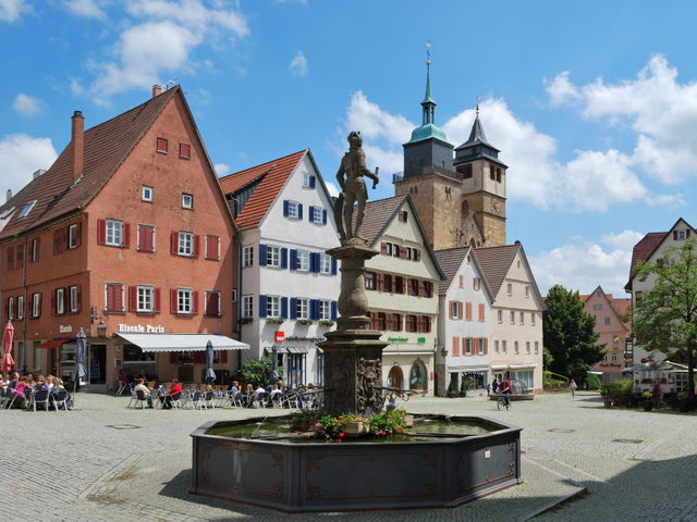 Markgröninger Marktplatz mit Brunnen außerhalb des Schäferlaufs