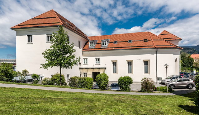 Villacher Burg mit Kapelle am Burgplatz