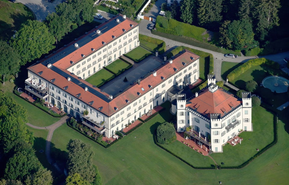 Sisi-Wanderung ab Feldafing – Roseninsel-Ufer, Schloss Possenhofen und Wolfsschlucht