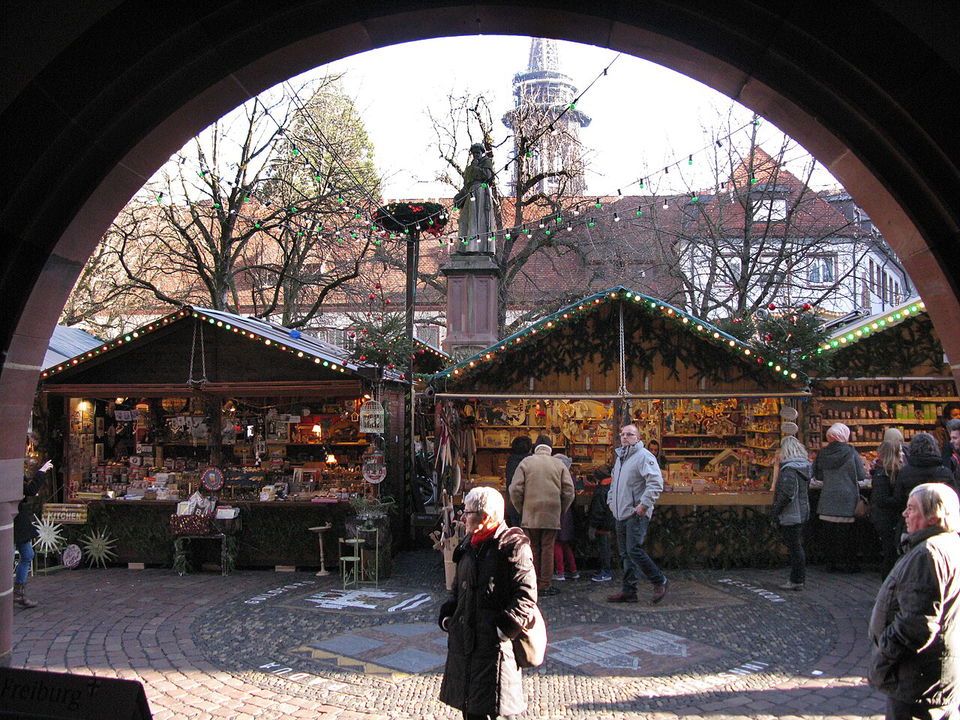 Weihnachtsmärkte im Schwarzwald 2026: Freiburg, Gengenbach, Baden-Baden und Ravennaschlucht