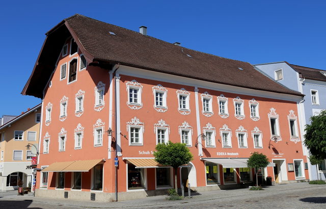 Historisches Haus am Marktplatz von Waging am See