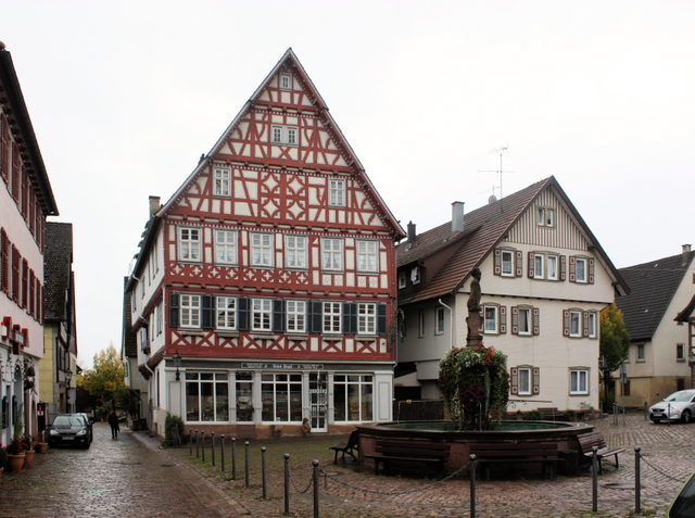 Marktplatz und Marktbrunnen in Dornstetten