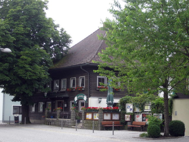 Traditionelles Blockhaus im Ortsbereich von Zell an der Pram