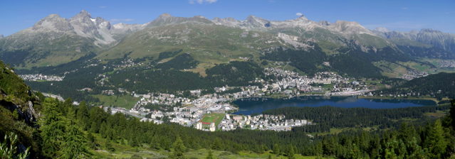 St. Moritz und der St. Moritzersee in der Oberengadiner Berglandschaft