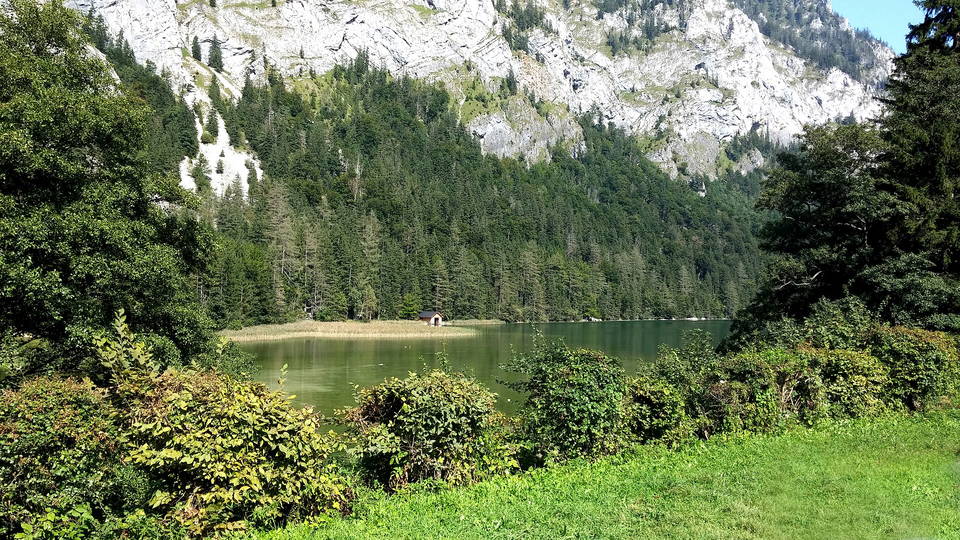 Leopoldsteiner See bei Eisenerz unter der Seemauer