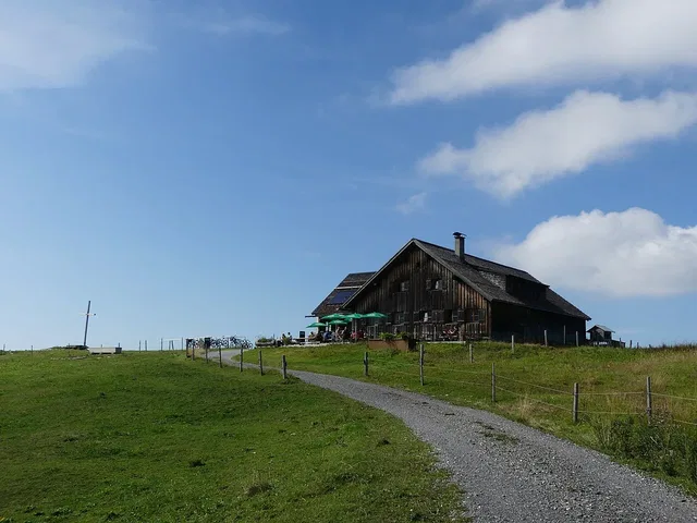 Weißenfluhalpe, das Höhenziel der Mountainbikerunde