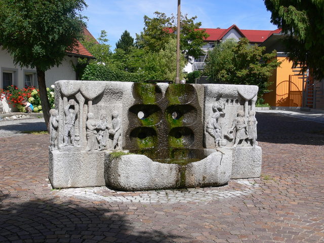 Brunnen im Ortszentrum von Vogt