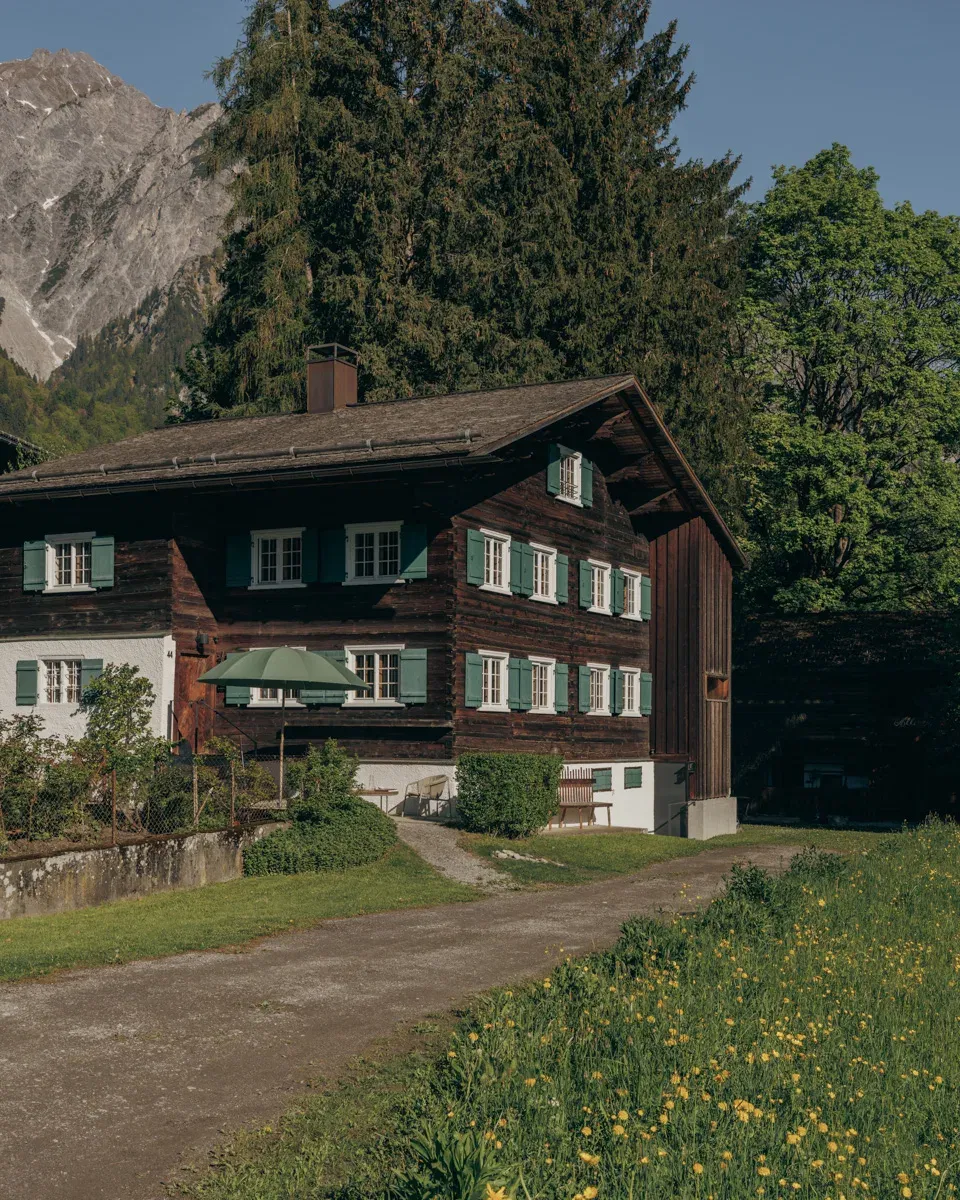 Das exklusiv buchbare Haus Benedikta mit grünen Fensterläden