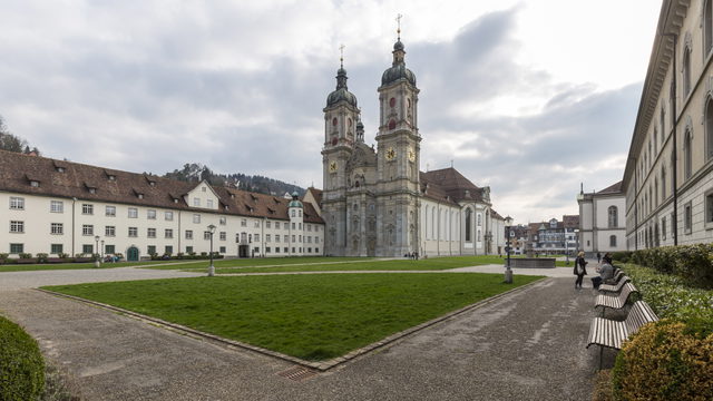 Kathedrale St. Gallen mit Doppelturmfassade am Klosterhof