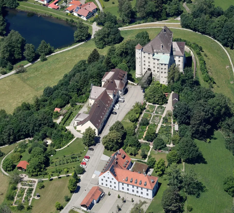 Kreislehrgarten Bad Grönenbach – Kräuter, Obstbäume und Blüten am Schloss